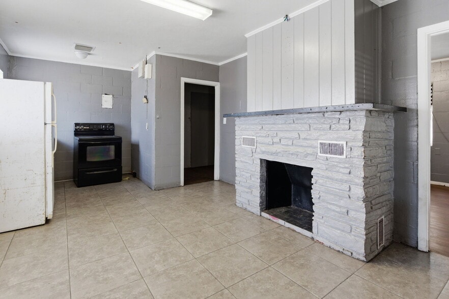 More Photos Of 8710 E Colonial Dr, Orlando Auto Dealership For Lease