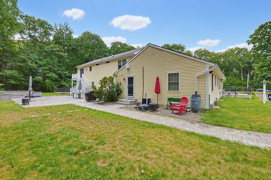 More Photos Of 620 Washington St, Franklin Medical For Sale