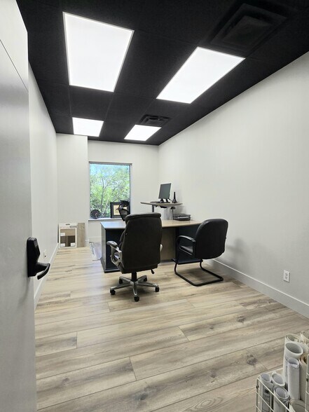 More Photos Of 9003 Technology Ln, Fishers Office Residential For Lease