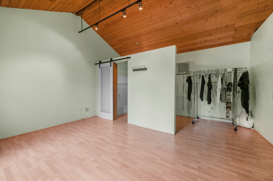 More Photos Of 2428 San Benito St, Fresno Showroom For Sale