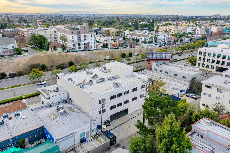 More Photos Of 10537 Santa Monica Blvd, Los Angeles Medical For Sale