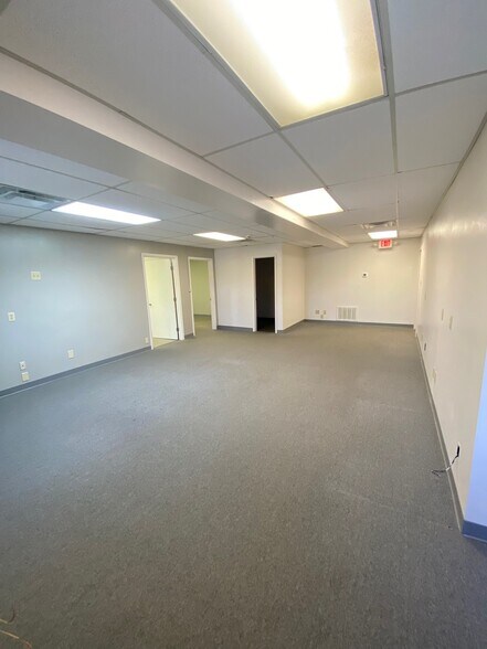 More Photos Of 2421 Bowland Pky, Virginia Beach Light Manufacturing For Lease