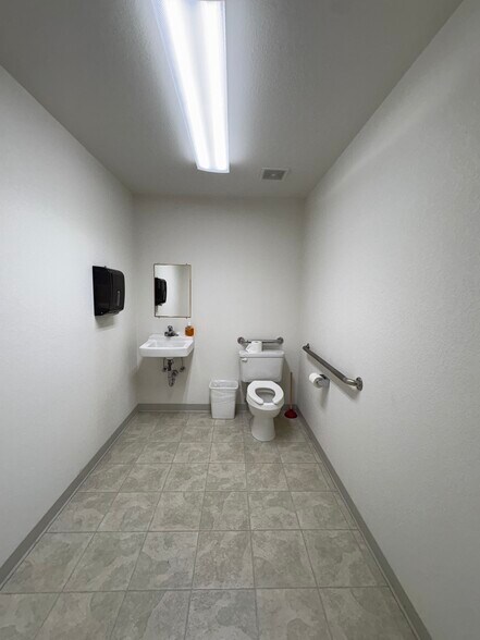 More Photos Of 1380 E Aultman St, Ely Office For Sale