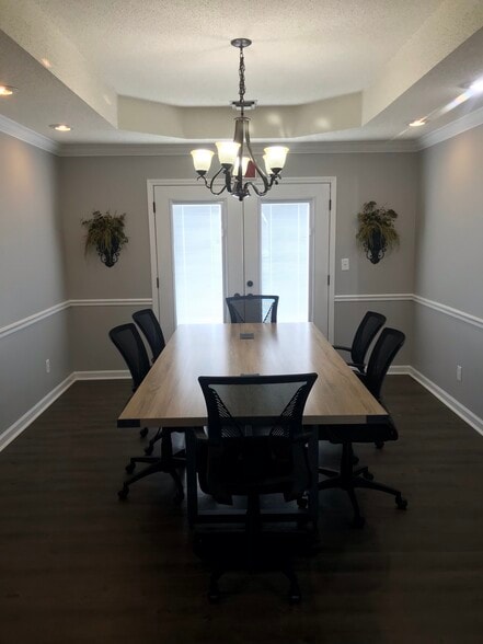 More Photos Of 130 Hillcrest Dr, Clarksville Medical For Lease