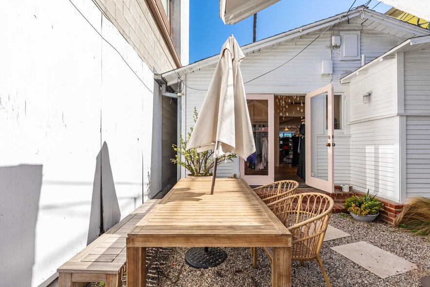 More Photos Of 1644 Abbot Kinney Blvd, Venice Storefront For Lease