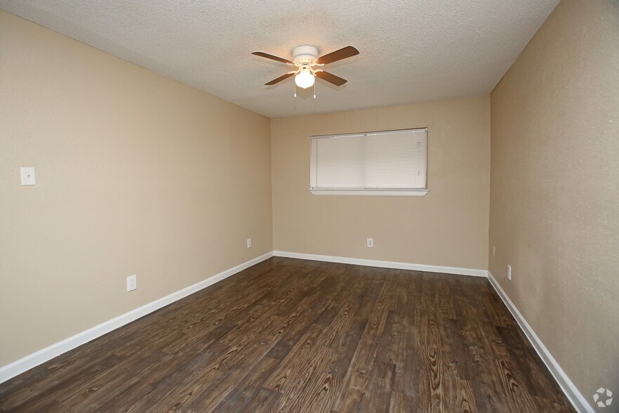 More Photos Of 801 S Allen Genoa Rd, South Houston Apartments For Sale