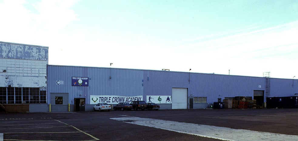 More Photos Of 122 Mill Rd, Oaks Warehouse For Lease