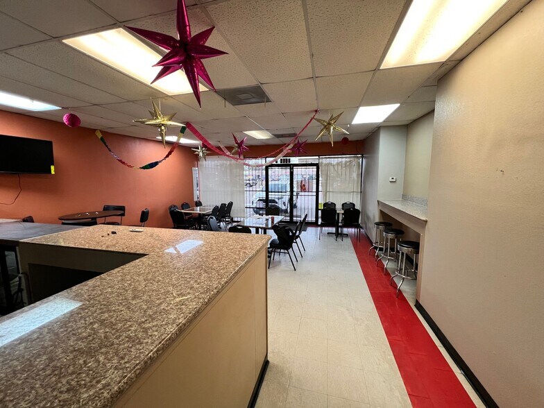 More Photos Of 8514 C E King Pky, Houston Unknown For Lease