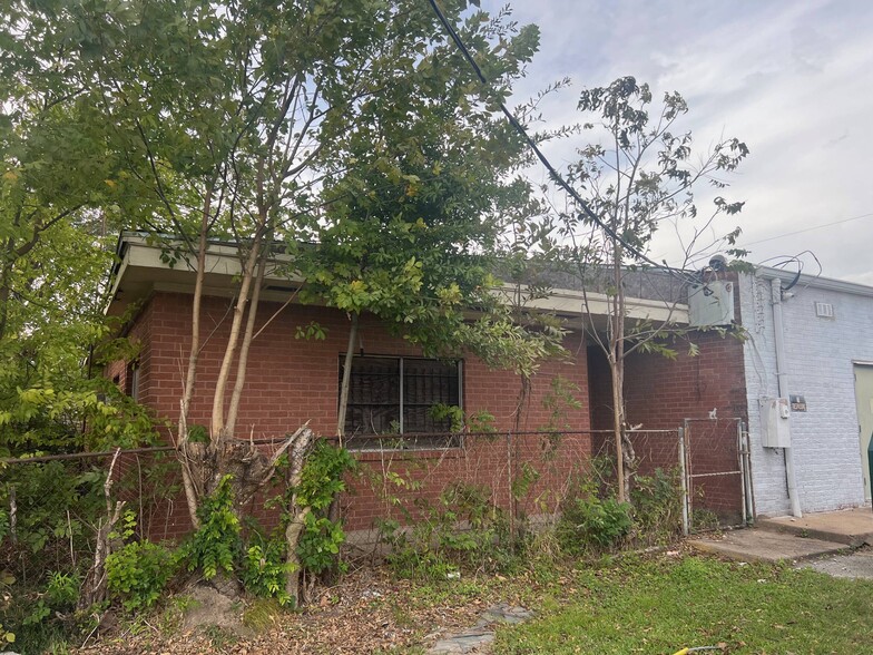 More Photos Of 7844 Avenue E, Houston Convenience Store For Sale
