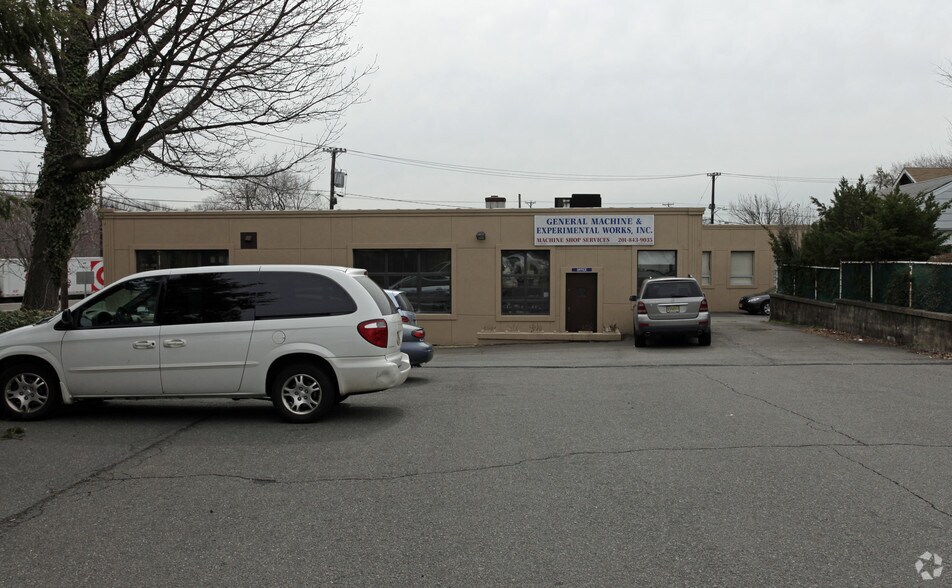 More Photos Of 117-121 Gertrude Ave, Paramus Warehouse For Lease