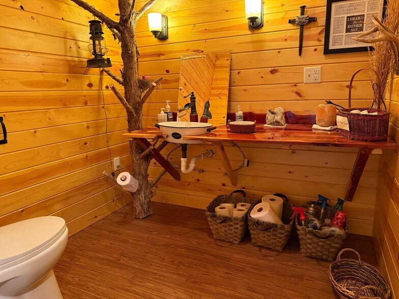 More Photos Of 401 N Busch Ave, Mountain Grove Loft Creative Space For Sale