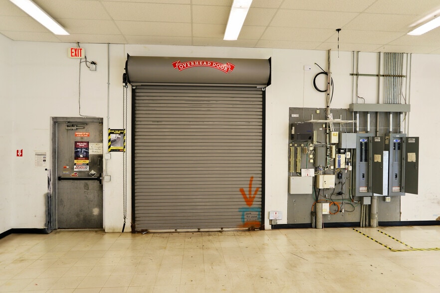 More Photos Of 108 Community Dr, Newport Freestanding For Lease