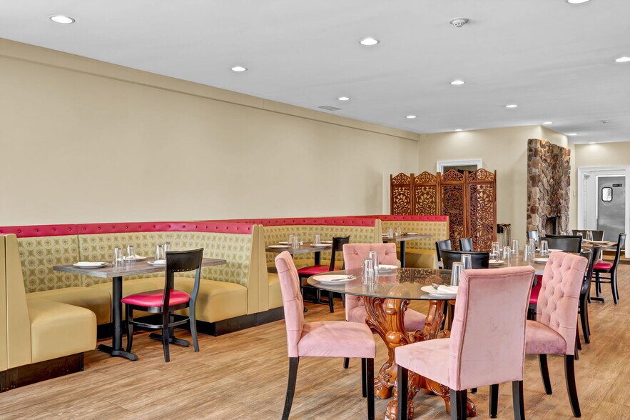 More Photos Of 93 Elm St, Old Saybrook Restaurant For Sale