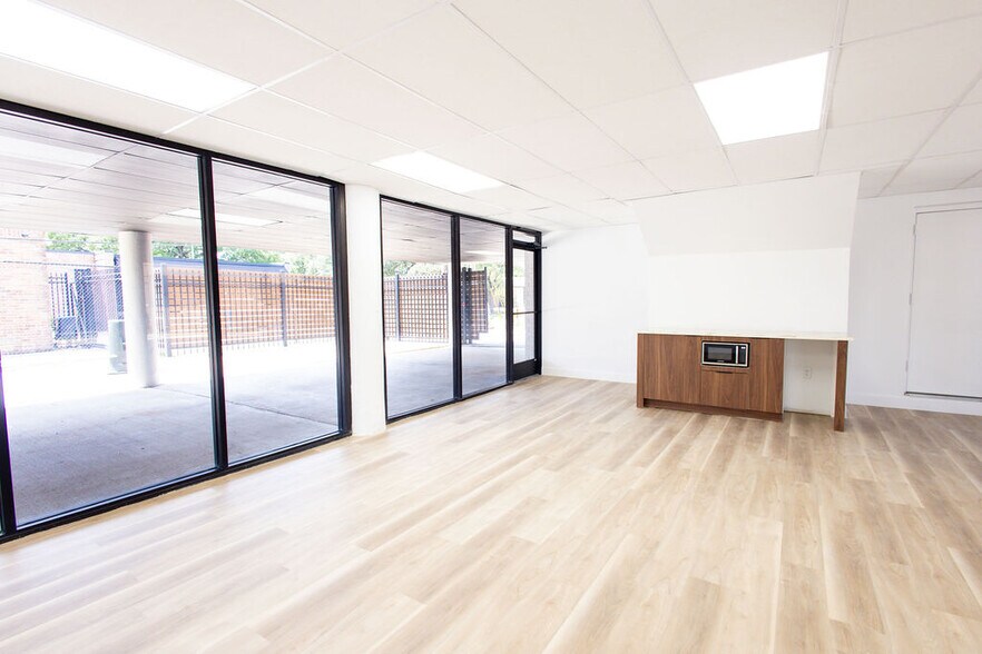 More Photos Of 8225 Westglen Dr, Houston Office For Sale