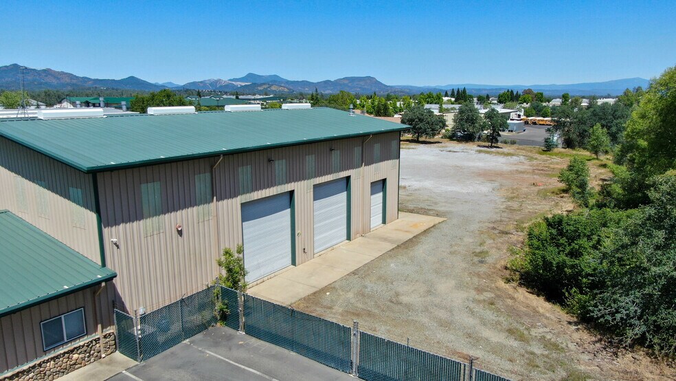 More Photos Of 1577 Beltline Rd, Redding Warehouse For Lease