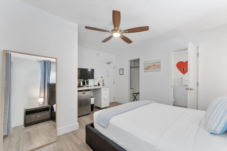 More Photos Of 3020-3024 Seville St, Fort Lauderdale Hotel For Sale