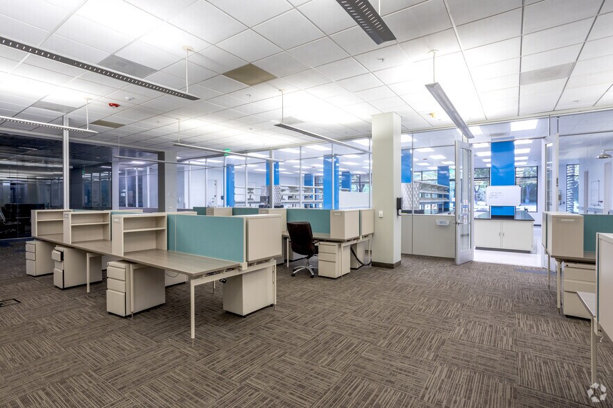 More Photos Of 4930 Directors Pl, San Diego Unknown For Lease