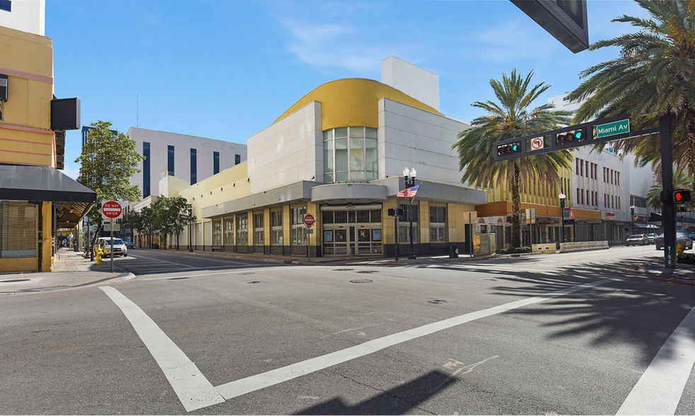 More Photos Of 1 E Flagler St, Miami Storefront Retail Office For Lease