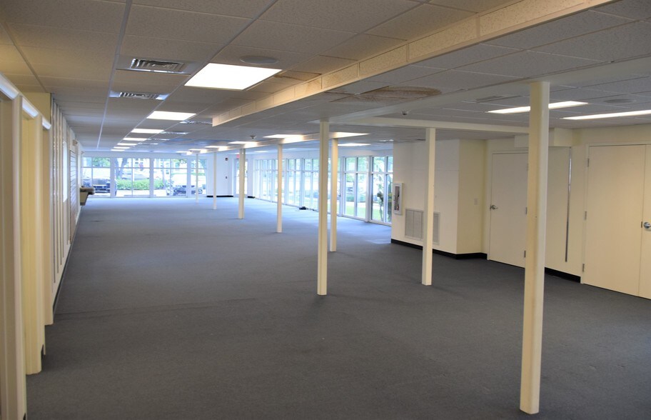 More Photos Of 800 W Indiantown Rd, Jupiter Storefront Retail Office For Sale