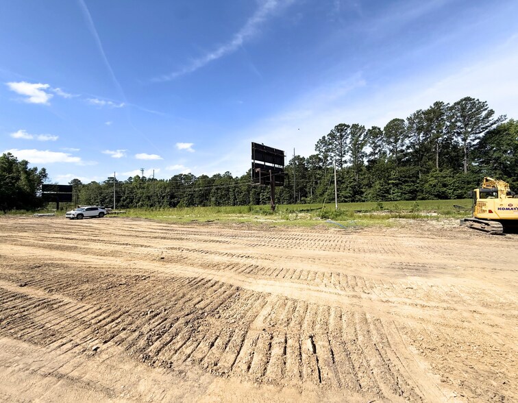 More Photos Of 205 – 215 Commercial Dr., Rincon Service For Lease