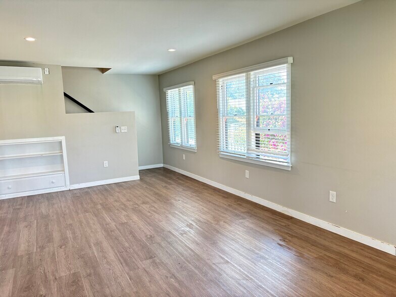 More Photos Of 183 N Waverly St, Orange Apartments For Sale