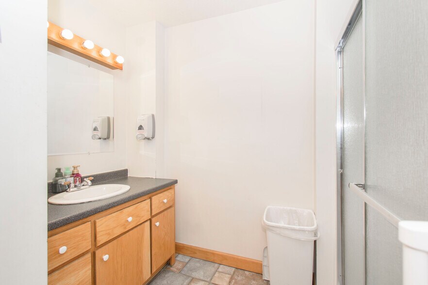 More Photos Of 1201 Elm St, Christiansburg Office For Sale