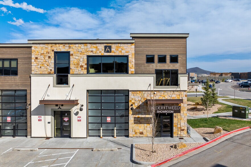 More Photos Of 4554 Forestdale Dr, Park City Showroom For Lease