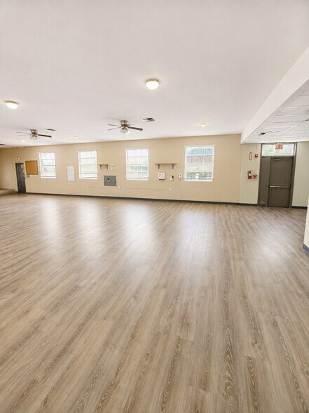 More Photos Of 1930 NE Waldo Rd, Gainesville Daycare Center For Lease