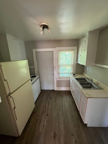 More Photos Of 12048 Meyers Rd, Detroit Multifamily For Sale