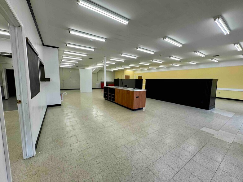 More Photos Of 1320 W Danville St, South Hill Office For Lease