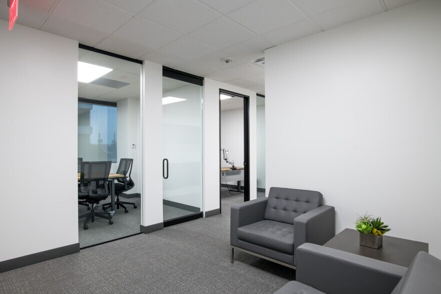 More Photos Of 5728 Lyndon B Johnson Fwy, Dallas Office For Lease