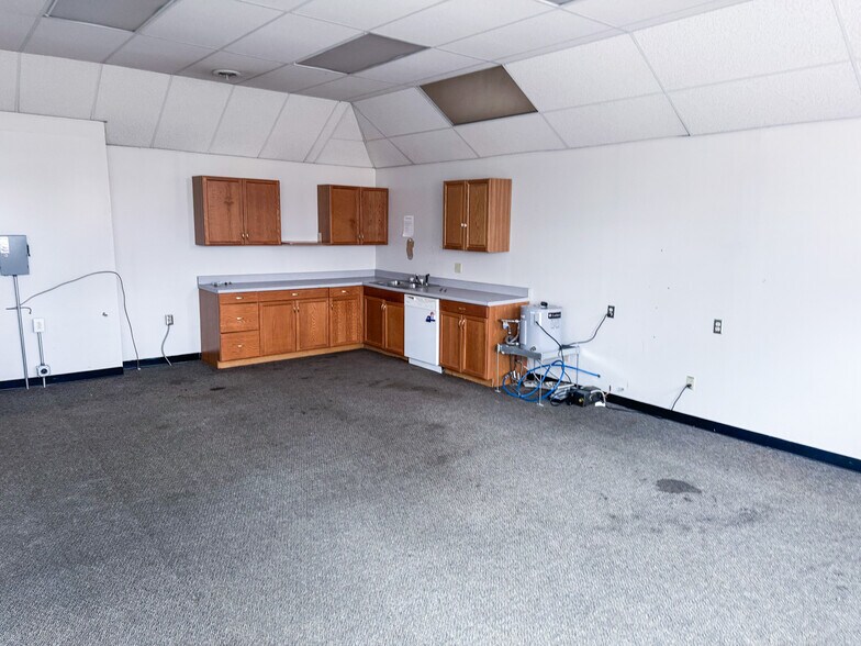 More Photos Of 800 E Emma Ave, Springdale Office For Sale