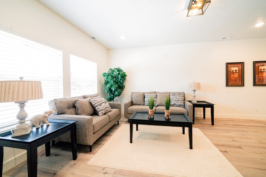 More Photos Of 254 N Spring Creek Pky, Providence Apartments For Sale