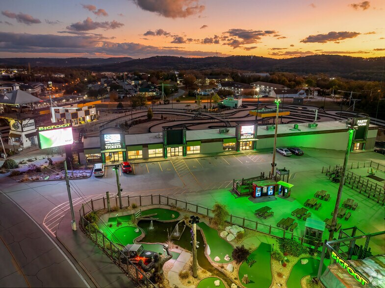 More Photos Of 3608 W 76 Country Blvd, Branson Amusement Park For Sale