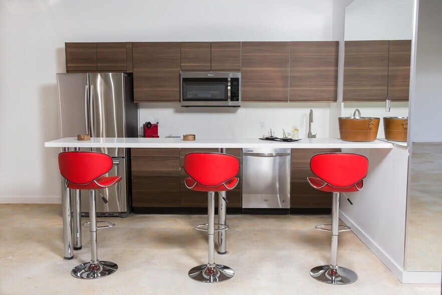 More Photos Of 263 NE 61st St, Miami Office For Lease