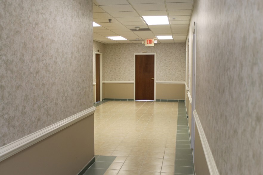 More Photos Of 23076 Three Notch Rd, California Office For Lease