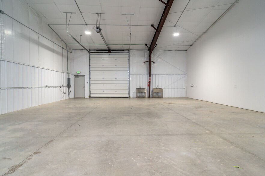 More Photos Of 1571 Pleasants Dr, Mount Crawford Warehouse For Lease