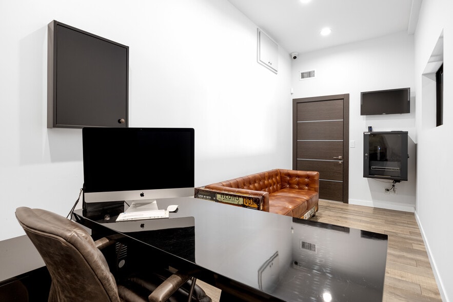 More Photos Of 1612 Magnolia Blvd, Burbank Storefront For Sale