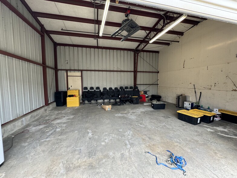 More Photos Of 1127 Chestnut St, Marysville Warehouse For Sale