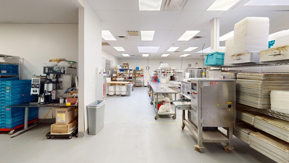 More Photos Of 911 E McMillan St, Cincinnati Storefront For Lease