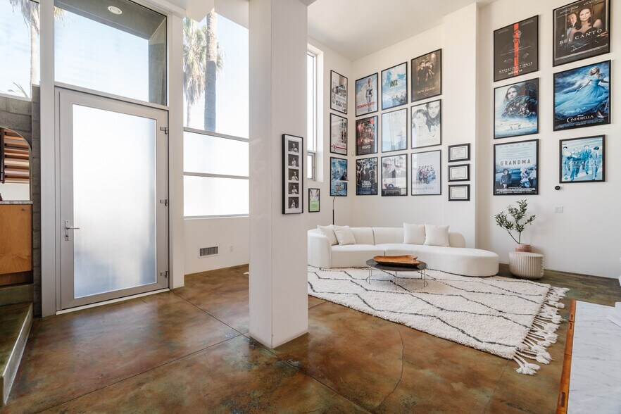 More Photos Of 1320 Abbot Kinney Blvd, Venice Loft Creative Space For Sale