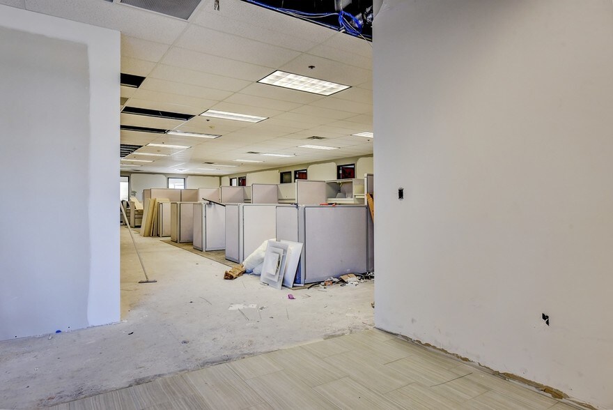 More Photos Of 2965 E Tarpon Dr, Meridian Office For Lease