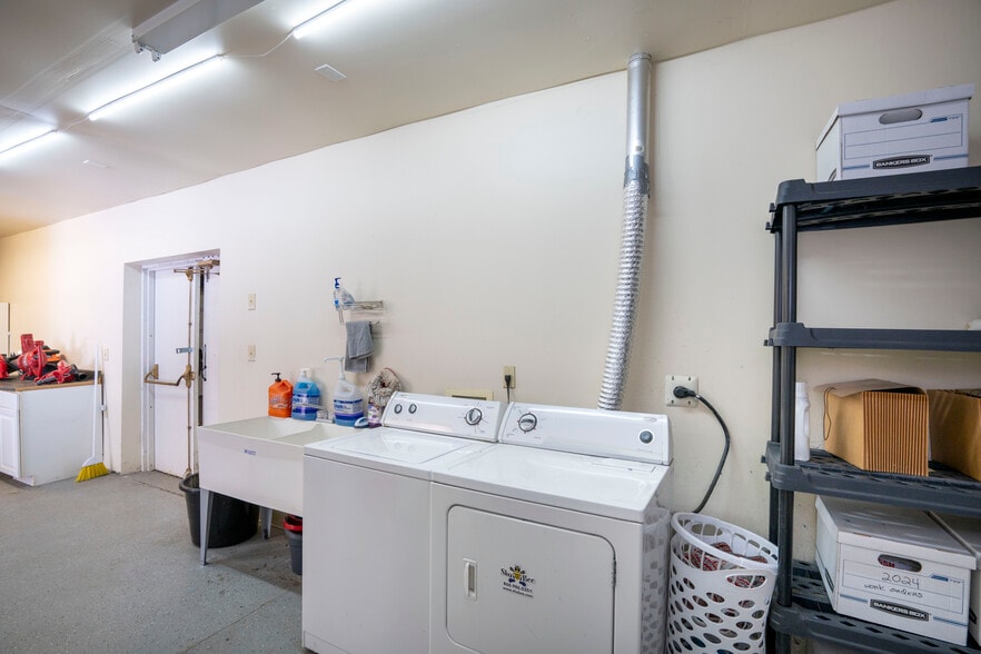 More Photos Of 3340 E Pleasant Valley Blvd, Altoona Freestanding For Sale