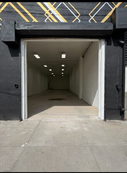 More Photos Of 984 E 35th St, Brooklyn Warehouse For Lease
