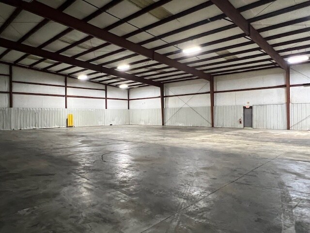 More Photos Of 206 Industrial Ct, Carrollton Warehouse For Lease