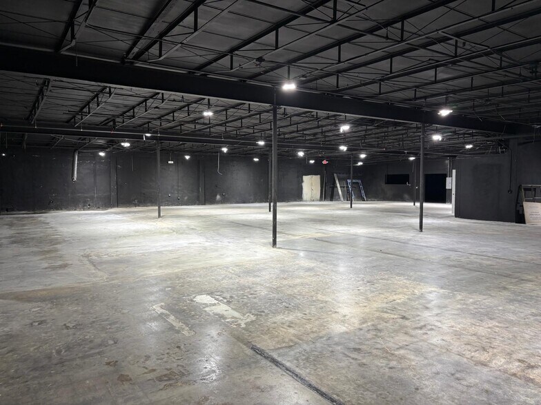 More Photos Of 1085 NW 62nd St, Miami Showroom For Sale