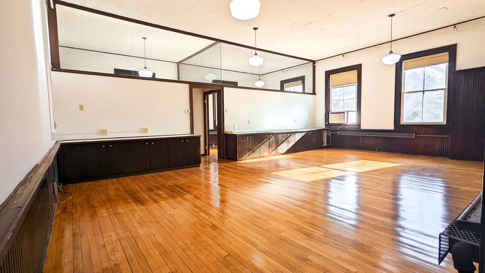 More Photos Of 28 School St, Branford Loft Creative Space For Lease