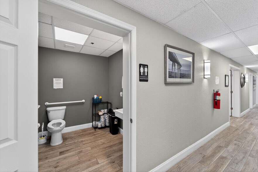 More Photos Of 3411 N 29th St, Tampa Office For Sale