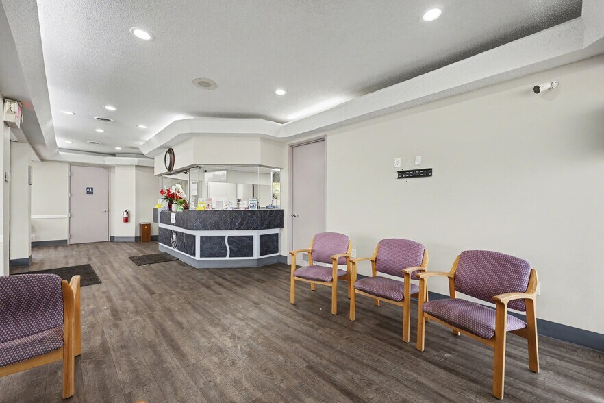 More Photos Of 30000 Orchard Lake Rd, Farmington Medical For Lease