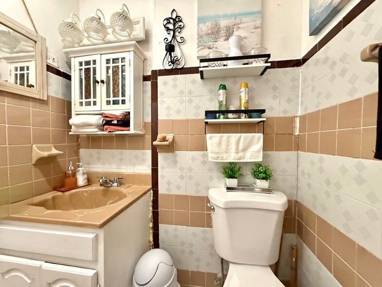 More Photos Of 615 Summit Ave, Union City Apartments For Sale